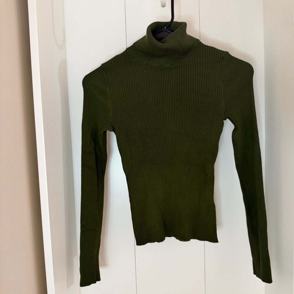 H&M Divided Women's Dark Green Ribbed Turtleneck Sweater